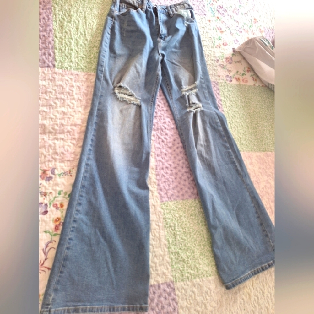 Fashion Nova NWT Distressed Bell Jeans
